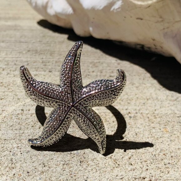 Coastal Starfish Napkin Ring Holder Set of 4 Silver Textured Table Beach Home - Picture 9 of 11